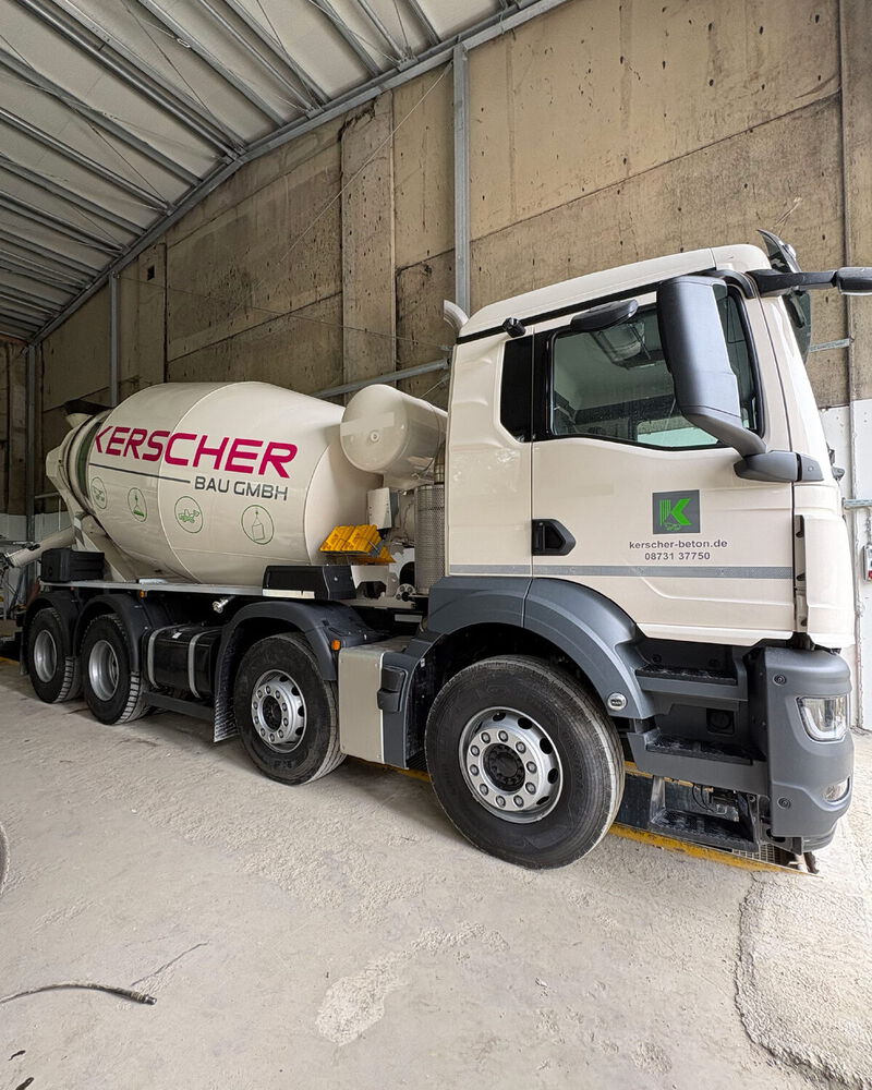 Betonmischer beschriftet in Dingolfing