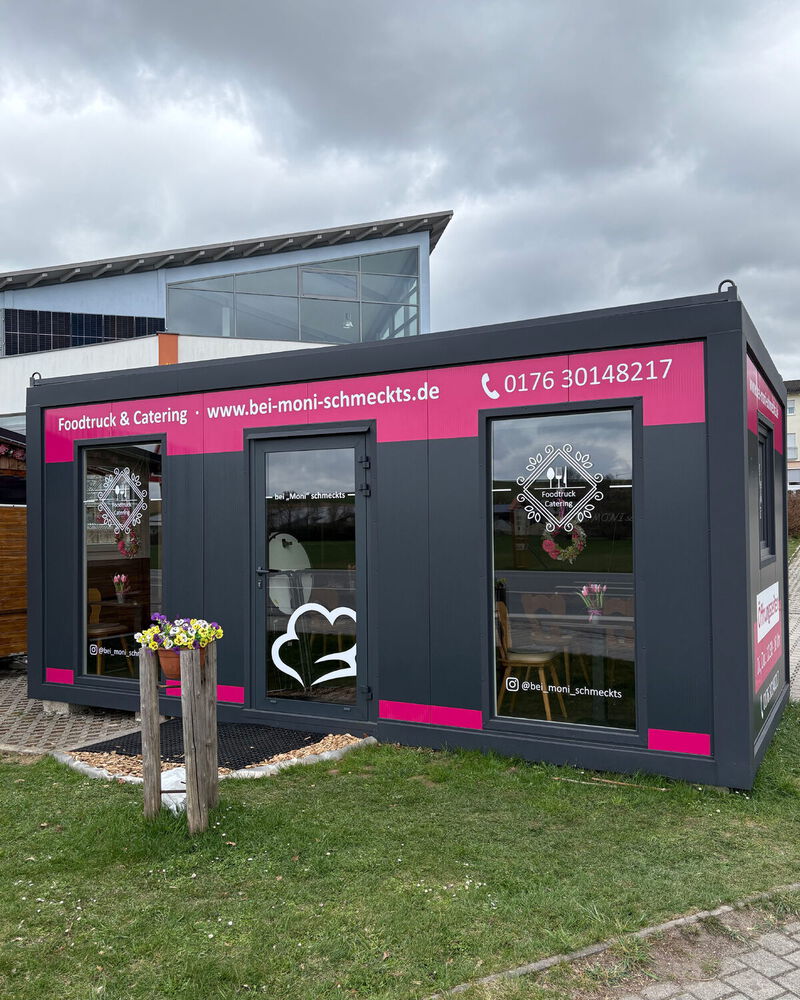 Sitzcontainer beschriftet für Imbiss Stand